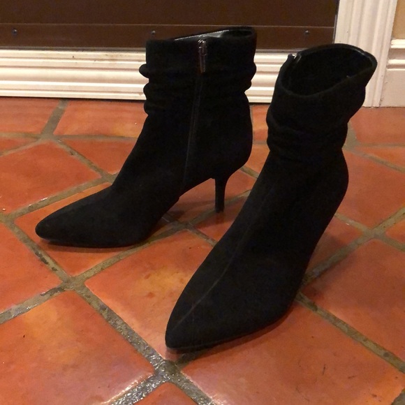 Vince Camuto | Black Suede elegant ankle bootie | 10M - Picture 3 of 10
